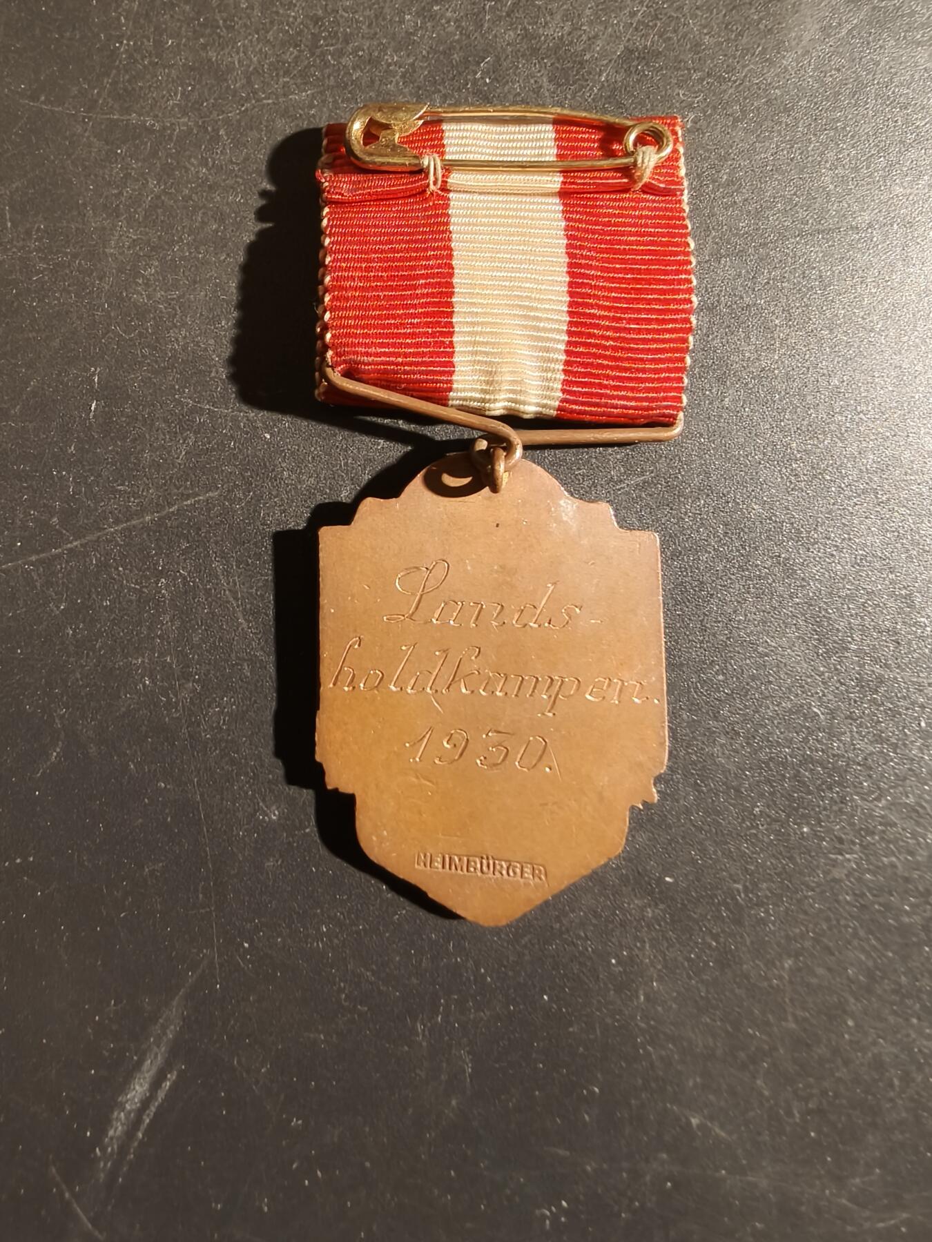 老王徽章第163期 13-15日三场连拍 16日统一发货  13、14日结束后可寄存