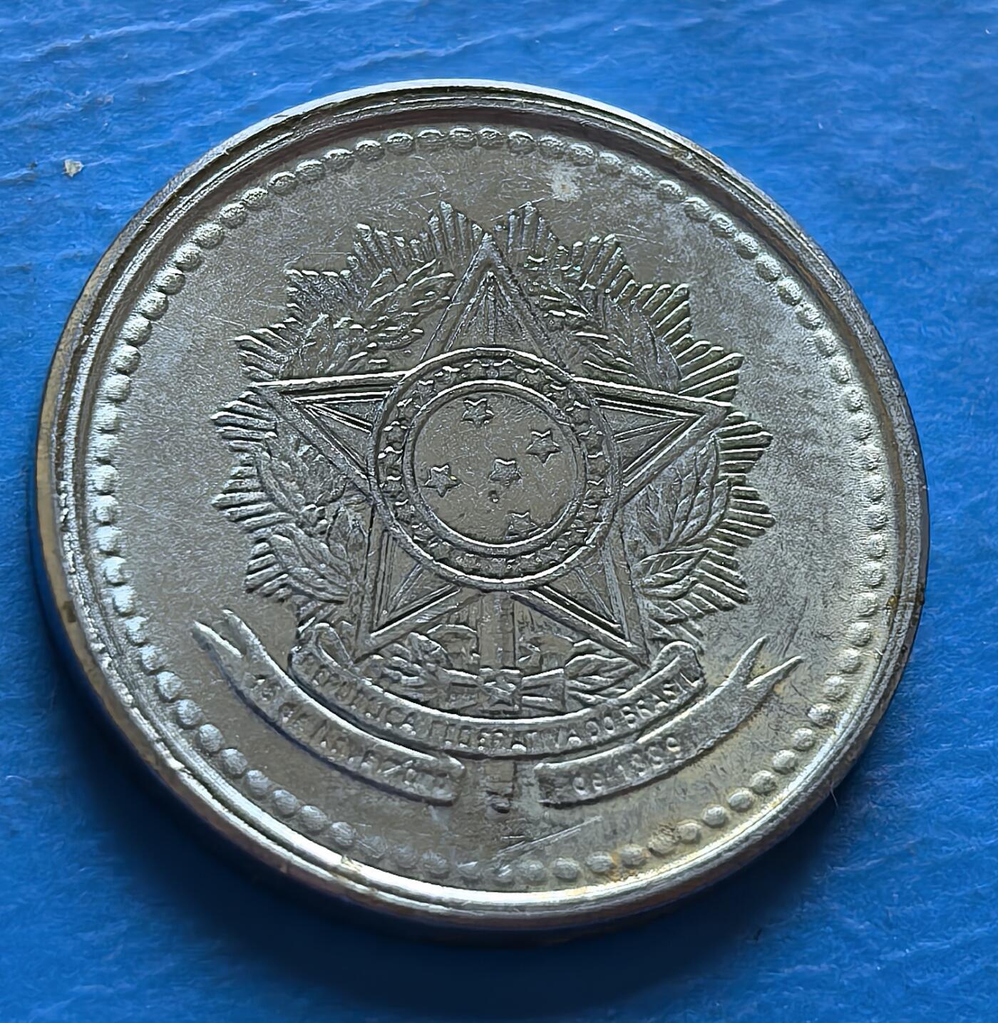 外国优质老铜币银币，周六九点倒数截拍，满百包邮，可寄存半年，喜欢朋友微信扫描二维码可直接参拍