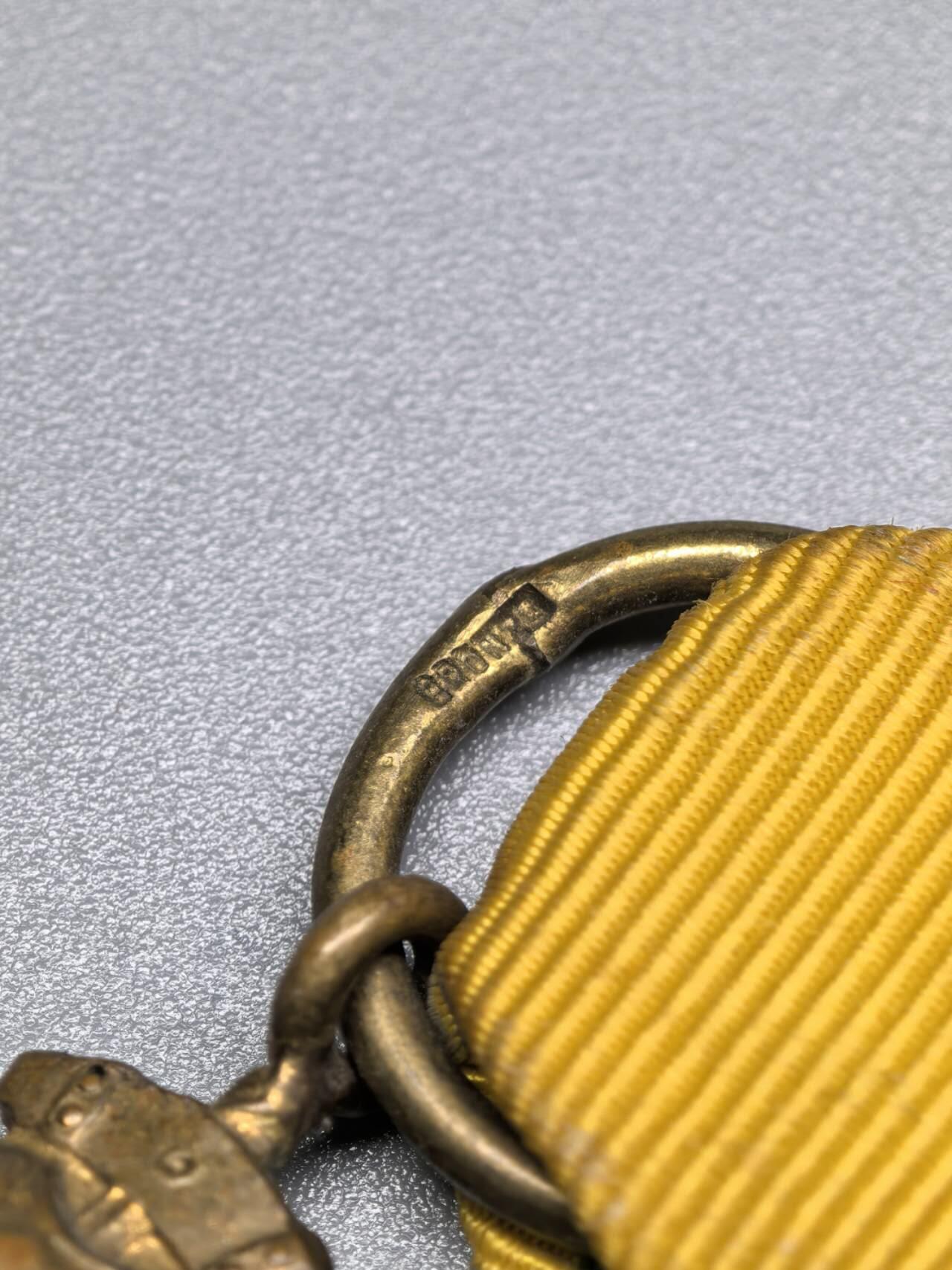 小驴勋章奖章收藏11月15日周六晚五点拍卖（珍爱和平，收藏战争，铭记历史，勿忘国耻，忠党爱国。有偿代拍，送拍规则在简介最后，参拍须阅读规则后再参拍，关系到运费包装发货时效真假辨别等关键信息，拍卖时不再发原图，看大图店主微信码在拍卖店铺介绍里）