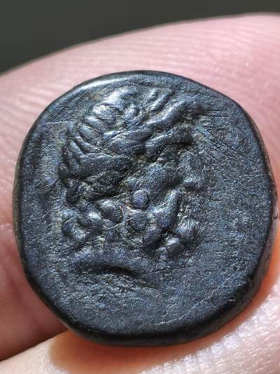 星盘世界钱币十一月二十二日古典币精品专场 - 名品！帕加马 医神阿斯克勒庇俄斯铜币 133-27BC 背面著名医疗蛇杖AΣKΛHΠIOY ΣΩTHPOΣ 现代医疗组织以该神命名，著名的古希腊名医希波克拉底曾在医神神殿进修