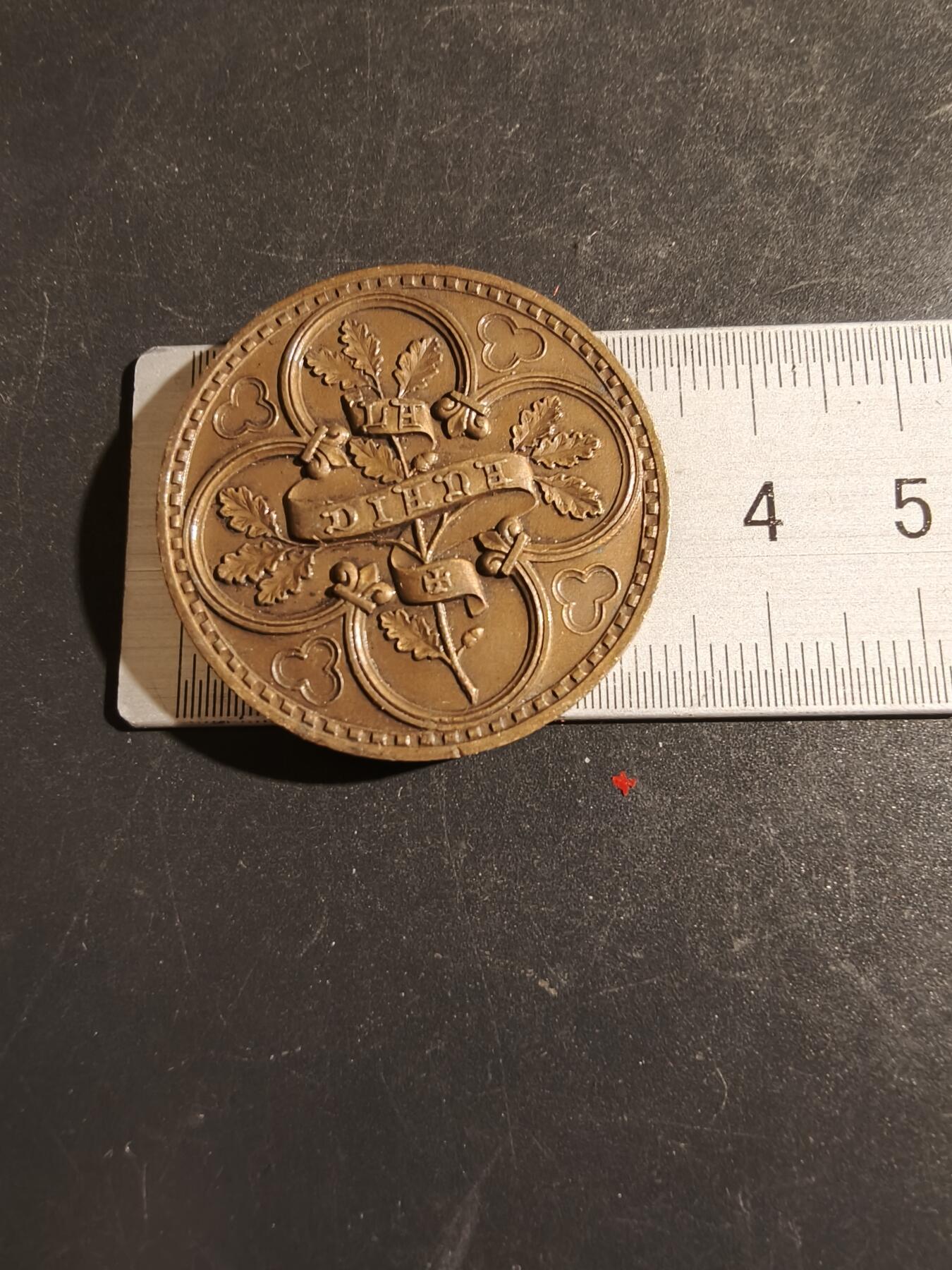 老王徽章第163期 13-15日三场连拍 16日统一发货  13、14日结束后可寄存 法国历史协会大铜章    直径34mm.    重量20g