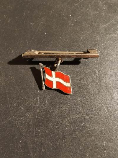 老王徽章第163期 13-15日三场连拍 16日统一发货  13、14日结束后可寄存 - 丹麦国旗徽章     925银质珐琅    1.9g