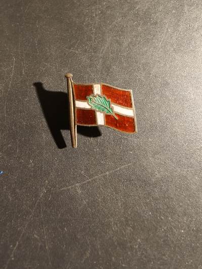 老王徽章第163期 13-15日三场连拍 16日统一发货  13、14日结束后可寄存 - 丹麦国旗徽章     900银镀金珐琅    2.2g