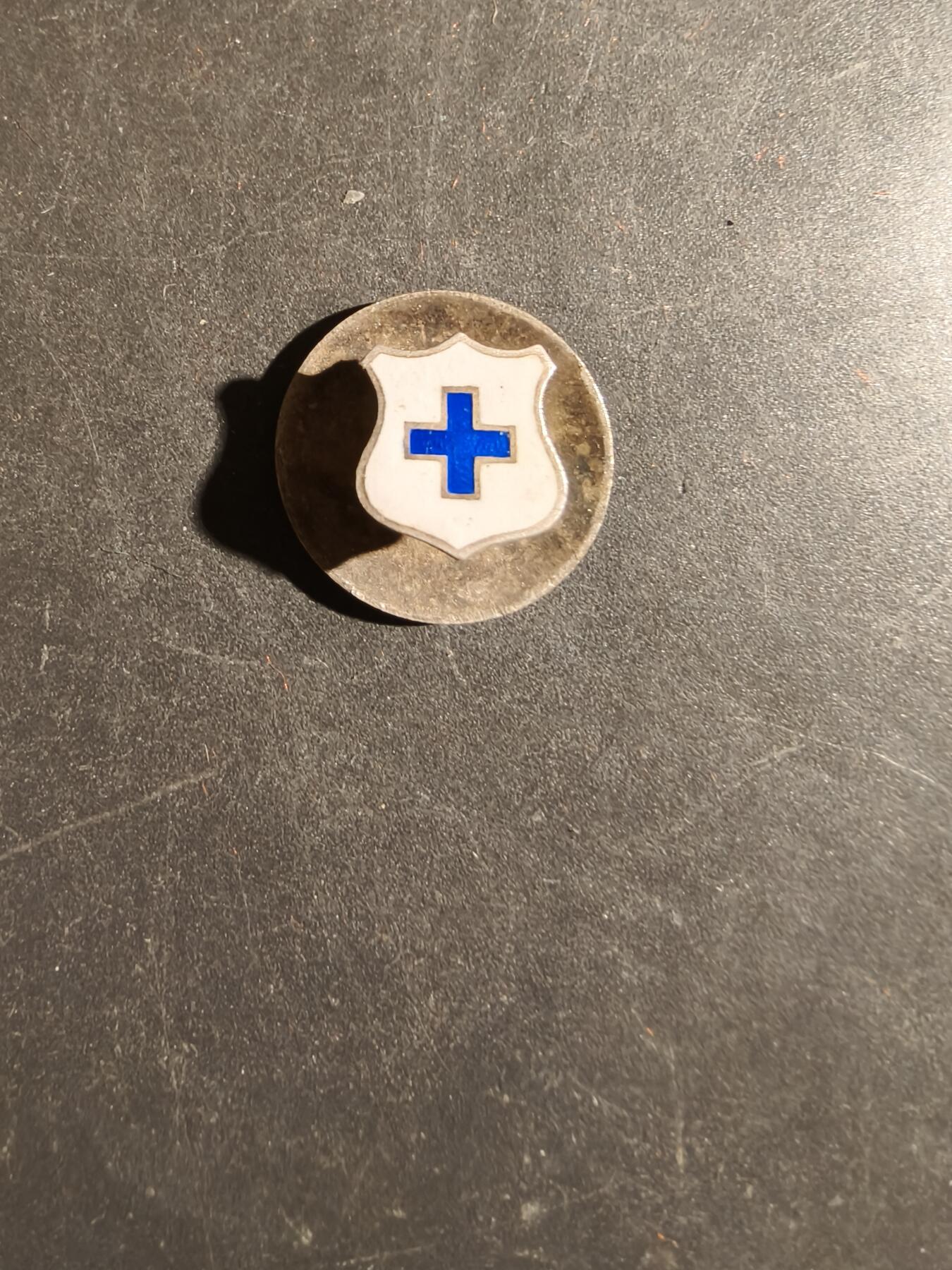 老王徽章第163期 13-15日三场连拍 16日统一发货  13、14日结束后可寄存 丹麦蓝十字会动物救助组织徽章