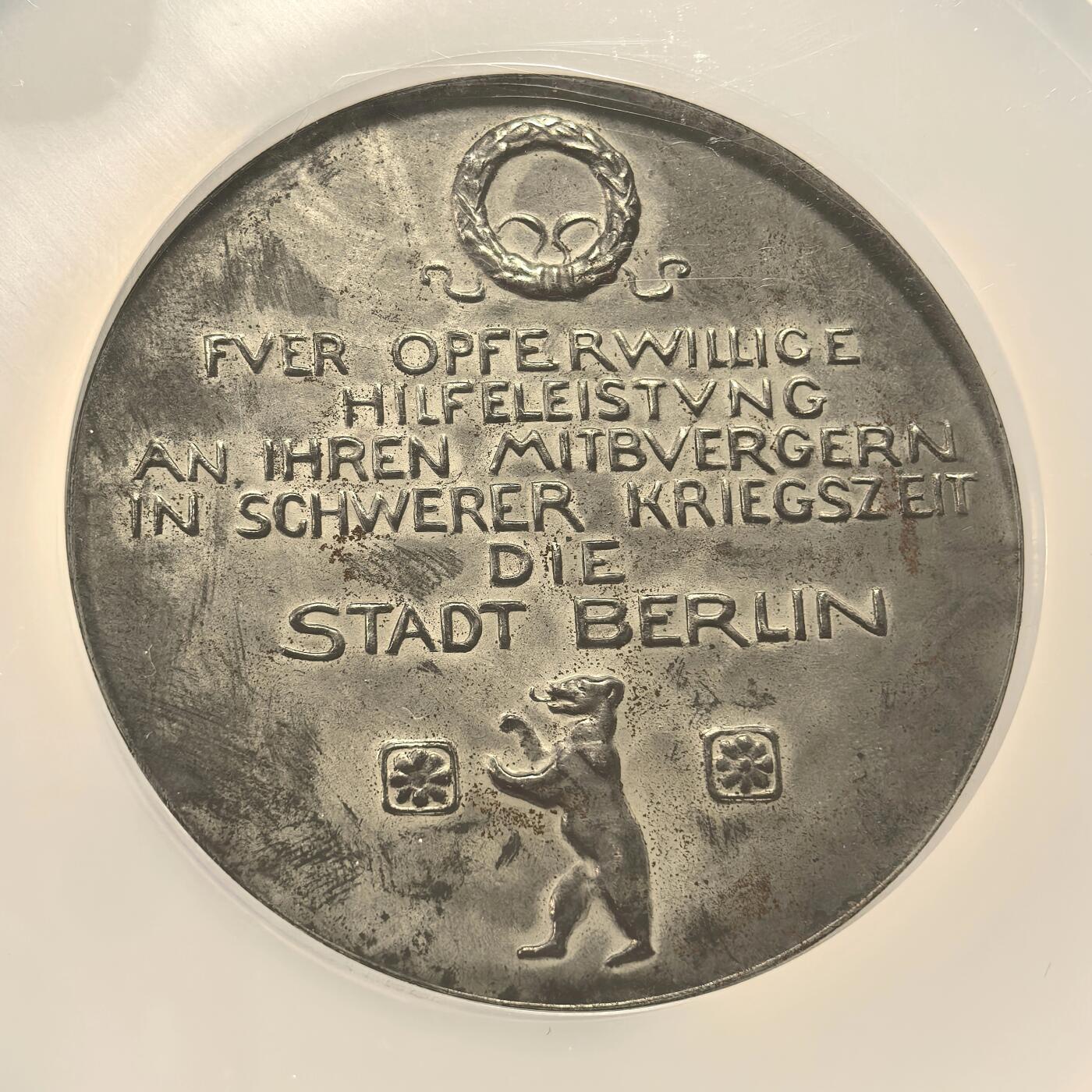 博洋堂世界钱币拍卖第146期（全场包邮） NGC MS62 唯一冠军！德国1930年左右志愿者援助纪念铁质大章。60mm巨大铁饼质留存至今MS62极其稀有！正面是希望女神的援助，背面有个留白的国徽圈圈，是暗示即将主政的元首逆十字标吗？（众所周知兴登堡还在时不允许元首的工人党抬头）