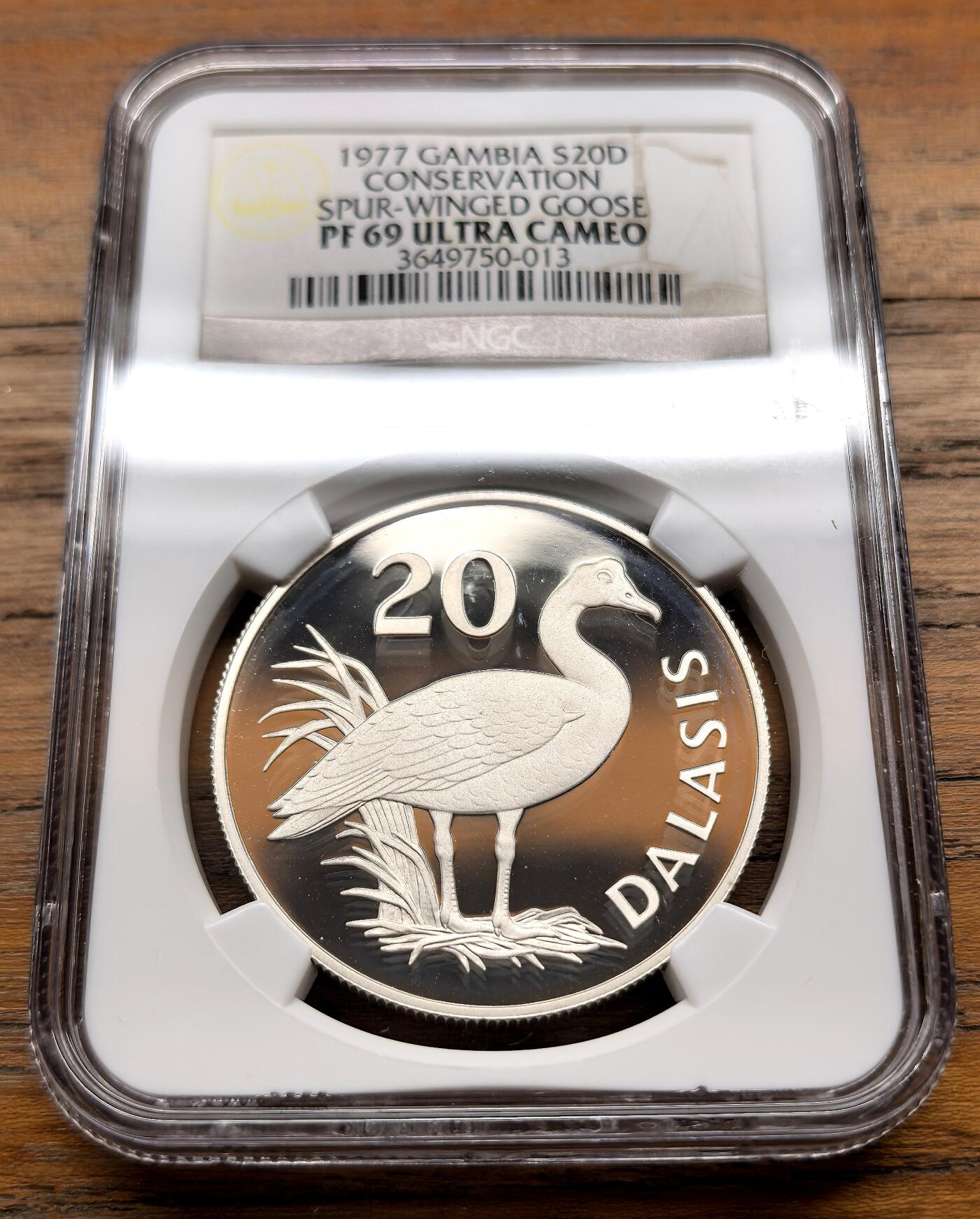 泉海漫舟·凡希社世界钱币微拍第三百十四期 1977冈比亚距翅雁20D大银精铸NGC-PF69UC