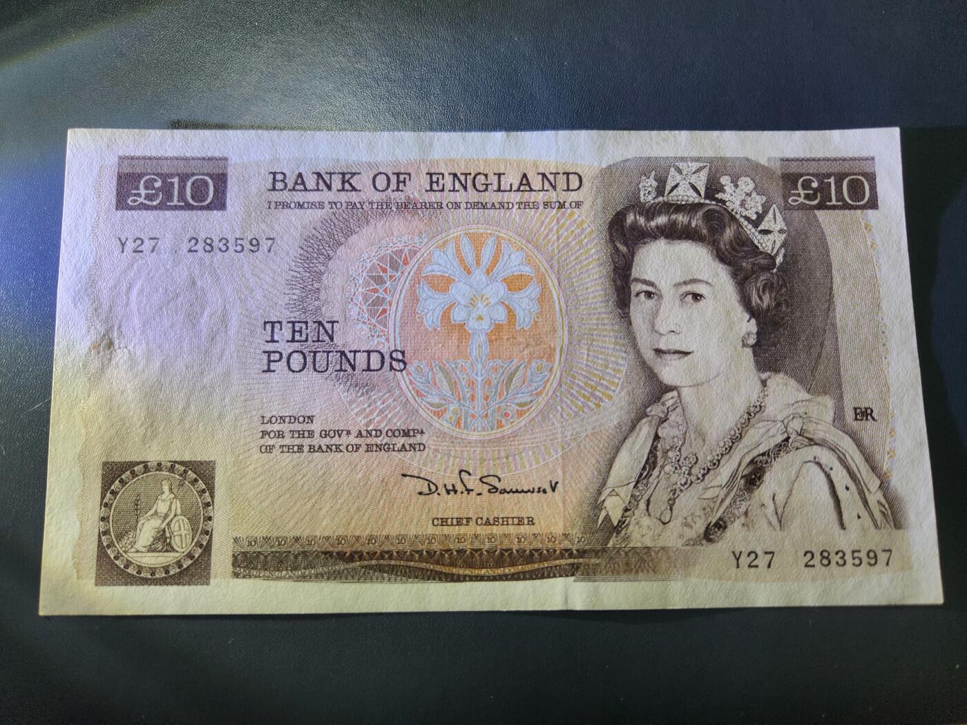 11月15号晚上8点 外国纸币自动截拍第58场 英国10镑美品有脏有折