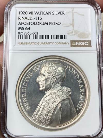 万国钱币拍卖第055期 - NGC MS64 1920年梵蒂冈教皇国本笃十五世使徒佩特罗纪念大银章 高浮雕双圣圣杰罗尼姆和圣以法莲研读圣经 雄狮安坐在旁 镜面喷砂质感顶级收藏级