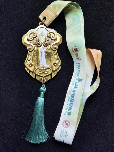 体育马拉松奖牌 - 2025庐山半程马拉松赛奖牌