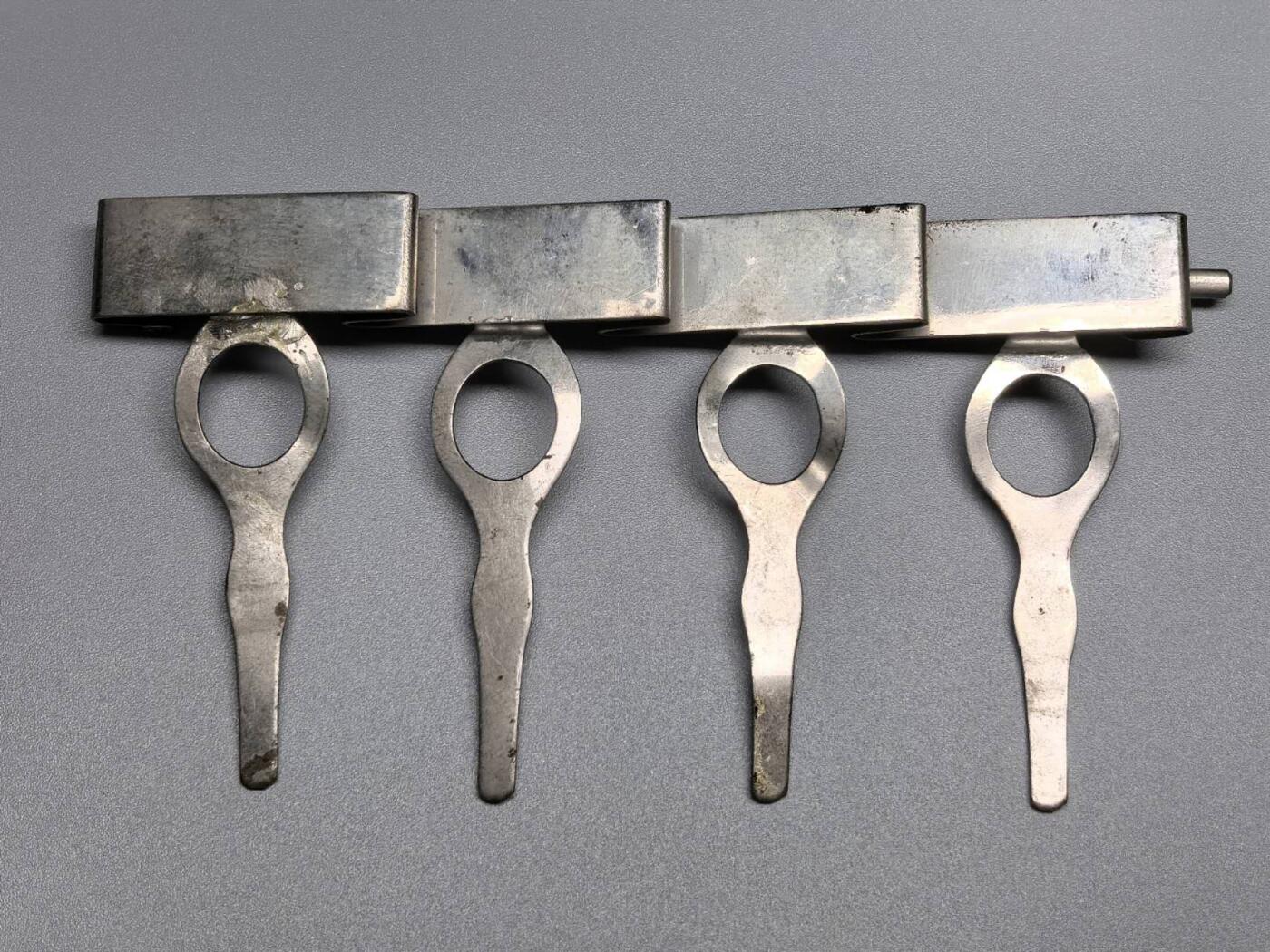 小驴勋章奖章收藏11月15日周六晚五点拍卖（珍爱和平，收藏战争，铭记历史，勿忘国耻，忠党爱国。有偿代拍，送拍规则在简介最后，参拍须阅读规则后再参拍，关系到运费包装发货时效真假辨别等关键信息，拍卖时不再发原图，看大图店主微信码在拍卖店铺介绍里） 日本战时钢制四连挂