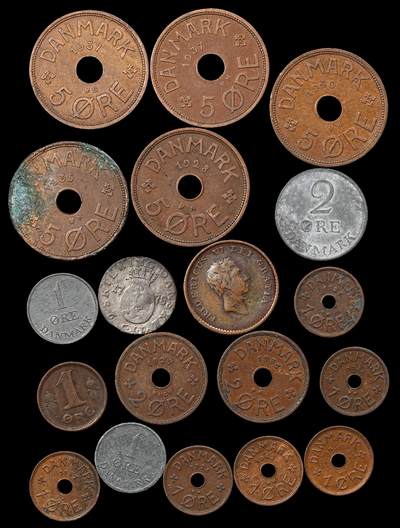 修遠堂世界钱币第九十三期 - 丹麦旧钱币一组 含银币一枚