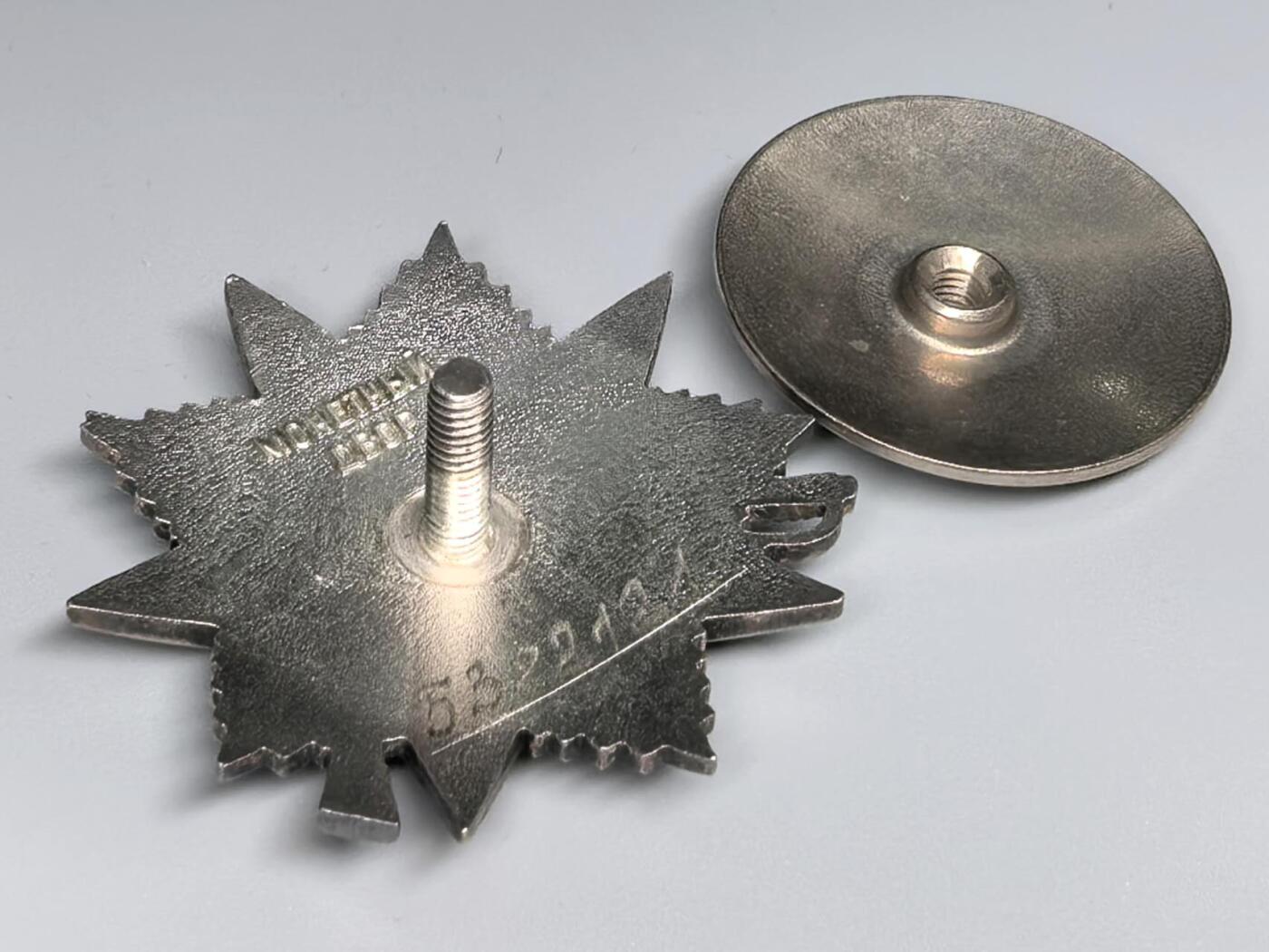 小驴勋章奖章收藏11月15日周六晚五点拍卖（珍爱和平，收藏战争，铭记历史，勿忘国耻，忠党爱国。有偿代拍，送拍规则在简介最后，参拍须阅读规则后再参拍，关系到运费包装发货时效真假辨别等关键信息，拍卖时不再发原图，看大图店主微信码在拍卖店铺介绍里）