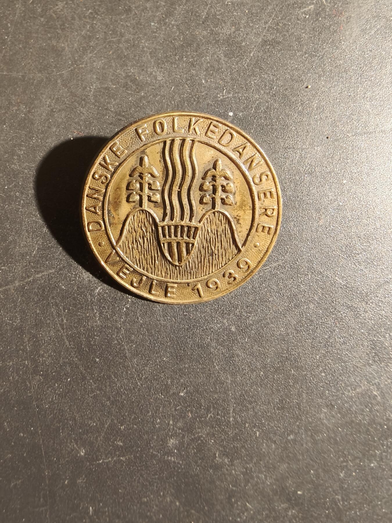 老王徽章第163期 13-15日三场连拍 16日统一发货  13、14日结束后可寄存 丹麦瓦埃勒舞蹈协会徽章