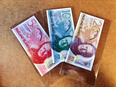 【Blue Auction】世界纸币精拍第751期——18级TOP拍卖/信誉/品质/专业/高效💫 - 【一组3张 含A冠豹子号无47】福克兰群岛 2025年5-20镑 全新UNC