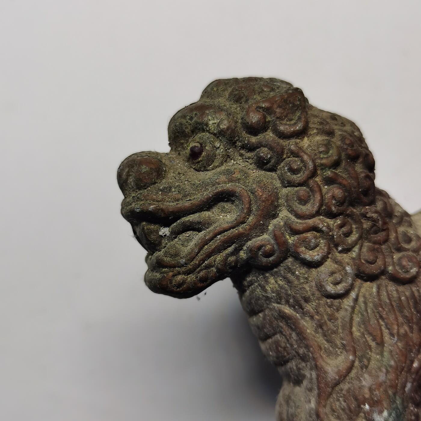 藏珍品阁专场80期 民国老铜狮子摆件，眼珠镶红宝石