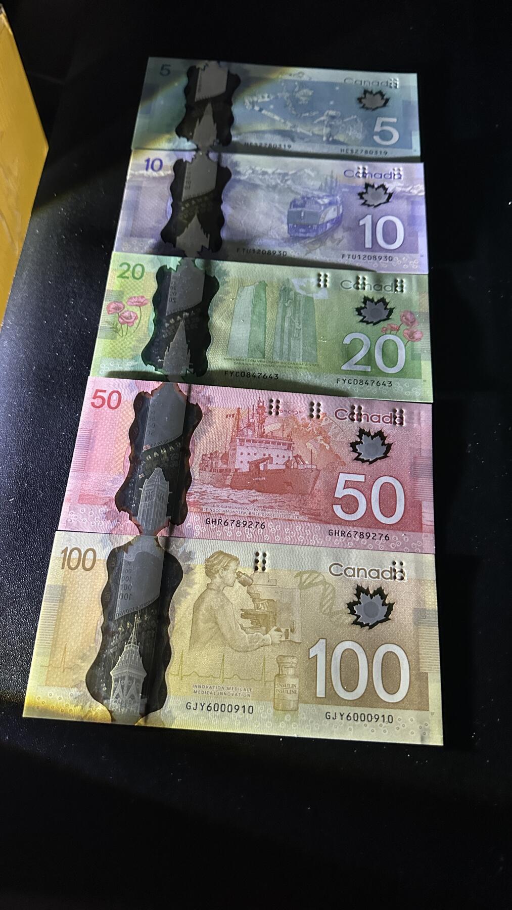 《外钞收藏家》第五百八十五期（精品场）（本平台长期征集拍品、欢迎藏友们联系合作）