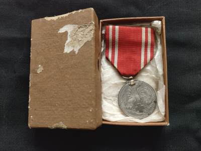 时顺第二十五拍 - 铭记历史，珍爱和平  日本赤十字社会员章，铝制带盒，挂打标