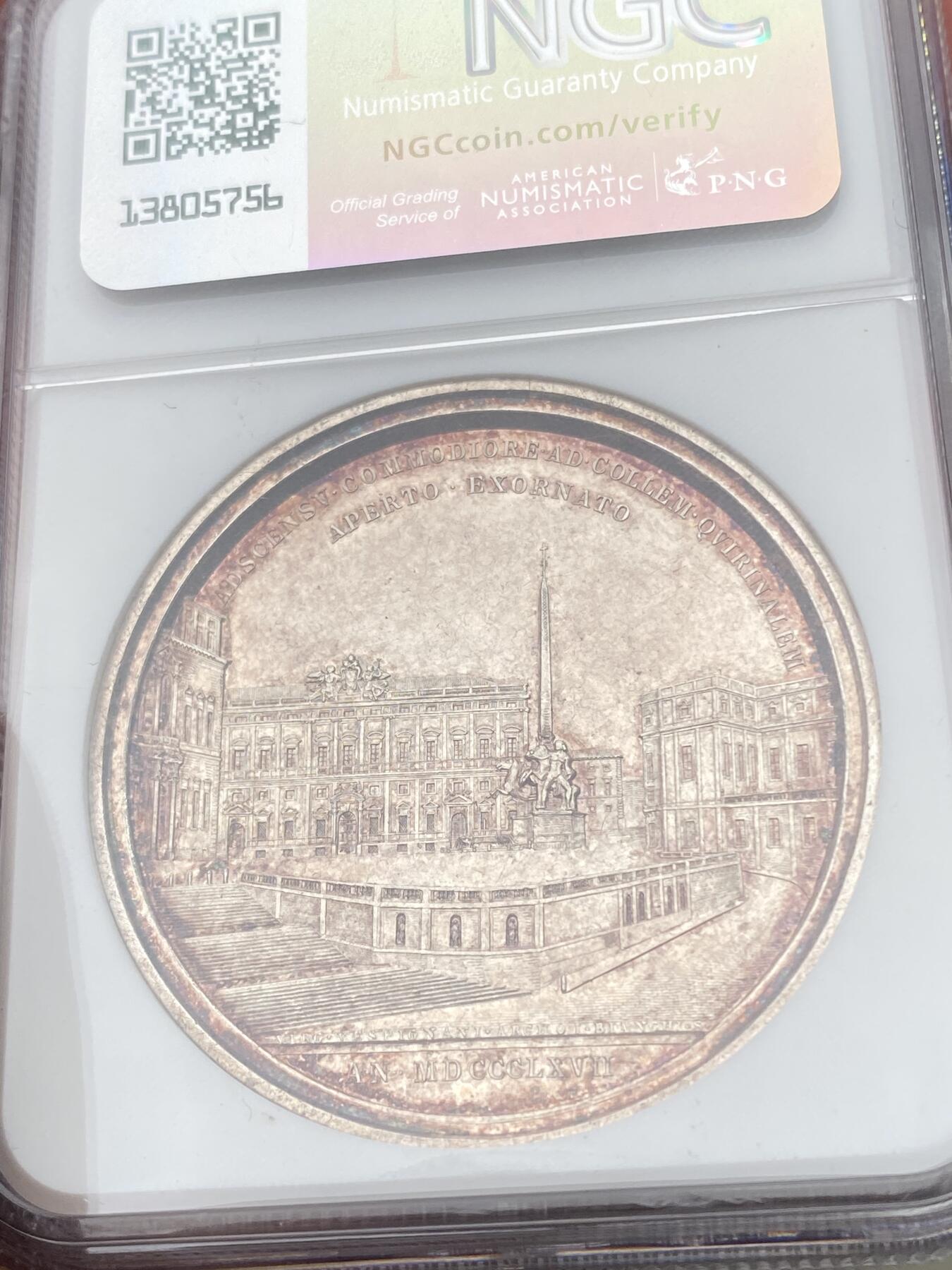 万国钱币拍卖第055期 NGC UNCD 1867年梵蒂冈教皇国庇护九世纪念奎利纳雷广场修复大银章 高浮雕厚重极美奎利纳雷广场景观