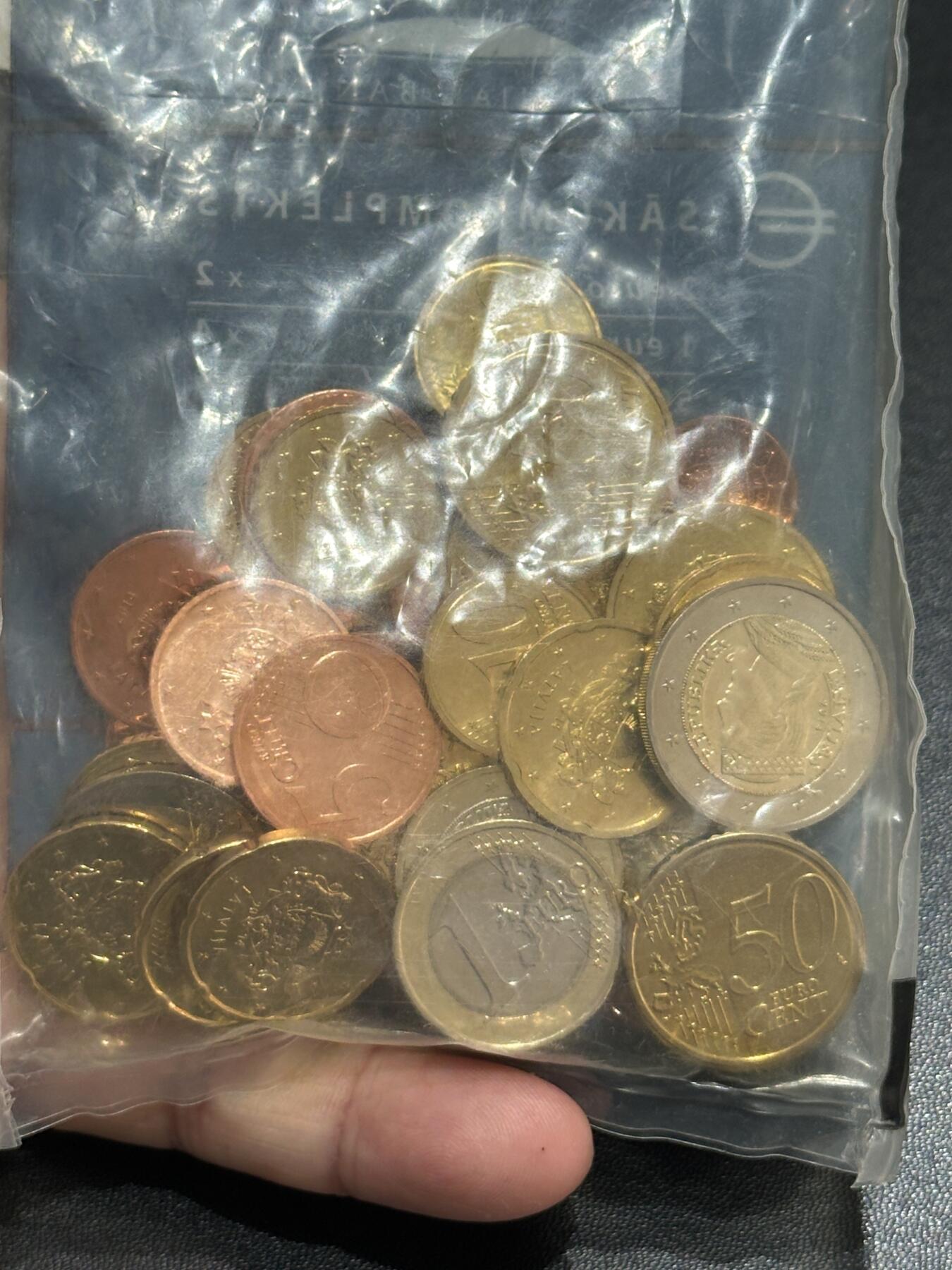 《外钞收藏家》第五百八十五期（精品场）（本平台长期征集拍品、欢迎藏友们联系合作）