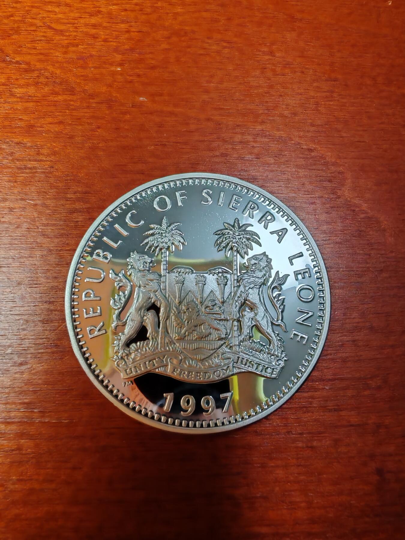 长老汇蛇年精选第七十三场拍卖 获奖币！1997塞拉利昂戴安娜王妃与特雷西修女10元精制银币，28.28克925银，小钱包，极少！