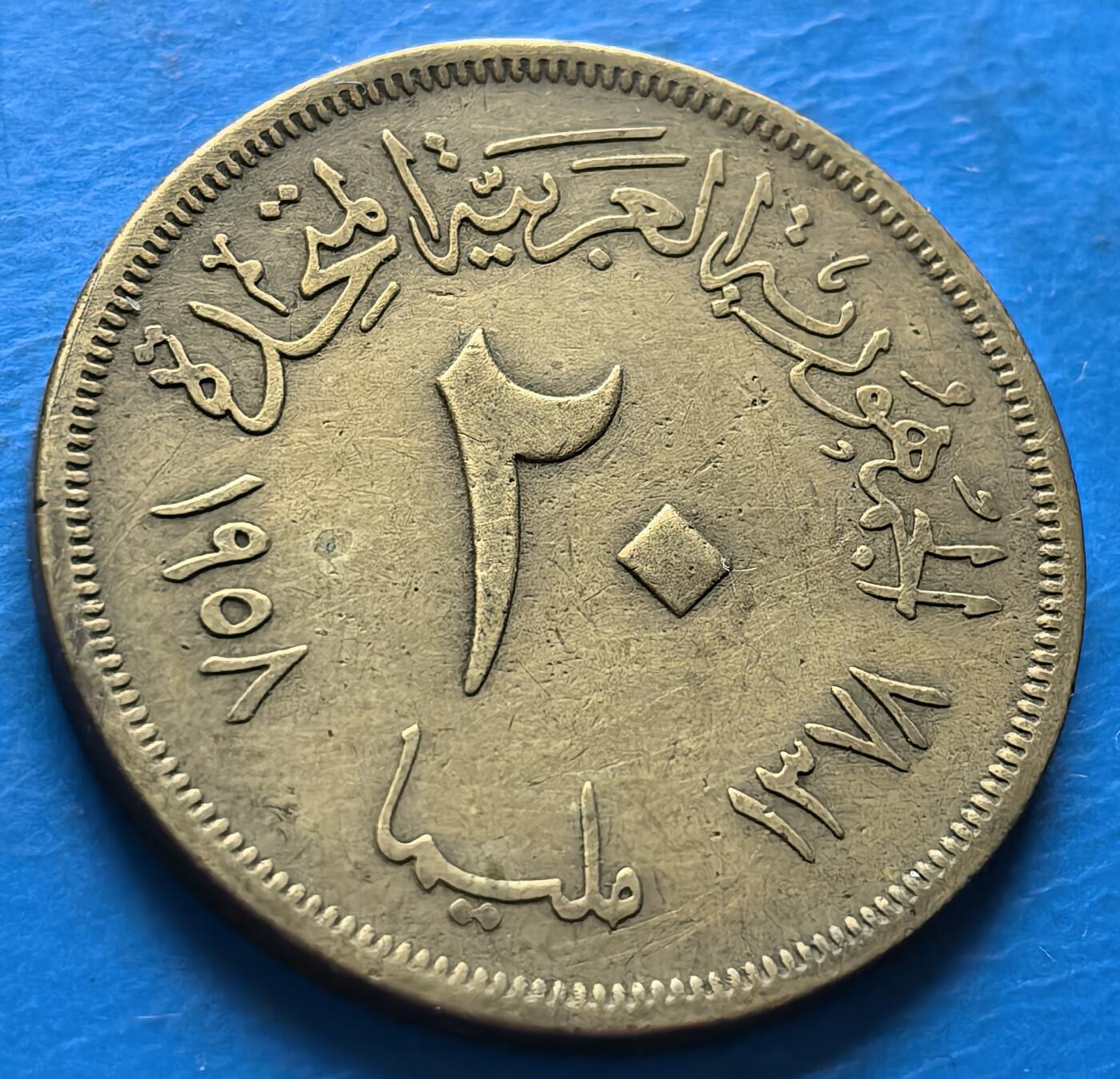 外国优质老铜币银币，周六九点倒数截拍，满百包邮，可寄存半年，喜欢朋友微信扫描二维码可直接参拍