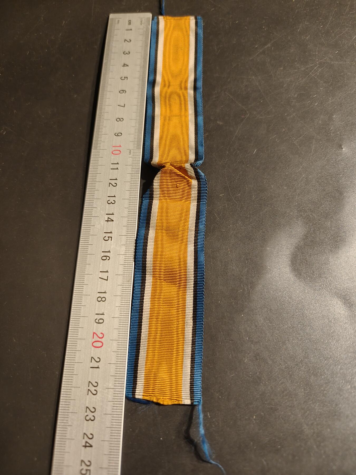 老王徽章第163期 13-15日三场连拍 16日统一发货  13、14日结束后可寄存 英国一战纪念章绶带       22cm 