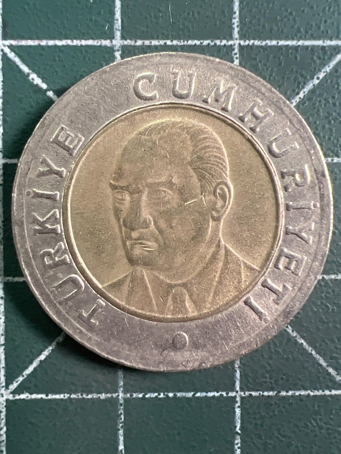 第1047 硬币专场 （无押金，捡漏，全场50包邮，偏远地区除外，接收代拍业务，本店十天发一次货） 土耳其 1里拉  双色