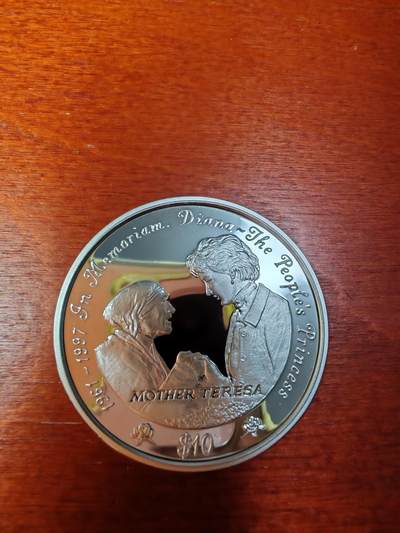 长老汇马年精选第十二场拍卖 - 获奖币！1997塞拉利昂戴安娜王妃与特雷西修女10元精制银币，28.28克925银，小钱包，极少！