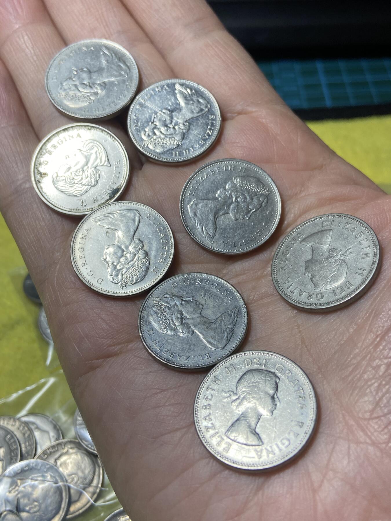 2025年第一百二十九场(总第一百五十五场）外国邮票、散币场(免佣金) 加拿大🇨🇦5分8枚：1963年65年72年74年75年77年2004年(青年桂冠、中年花冠、老年三个版)