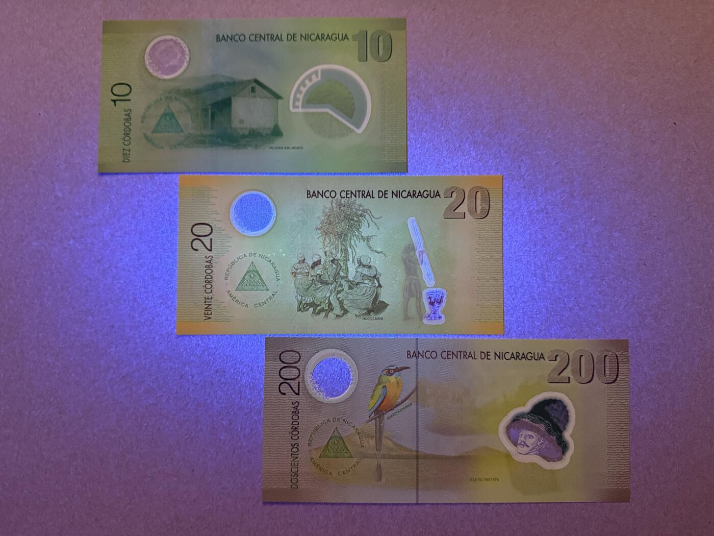 《艾美收藏》第220期-11.16周日外币畅拍场 尼加拉瓜10、20、200元3张 UNC 塑料钞 A1冠