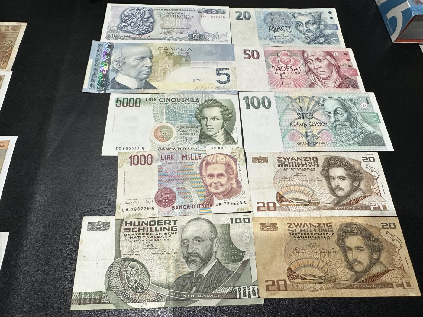 《外钞收藏家》第五百八十五期（精品场）（本平台长期征集拍品、欢迎藏友们联系合作）