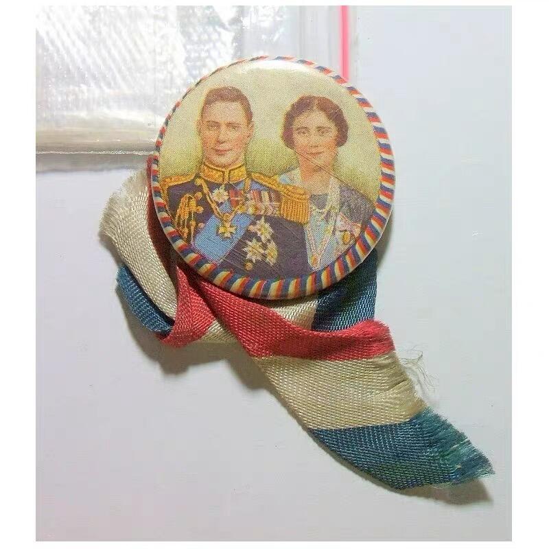 英国二战期间 乔治六世及皇后珐琅彩精制纪念章 法国国旗绶带 33MM