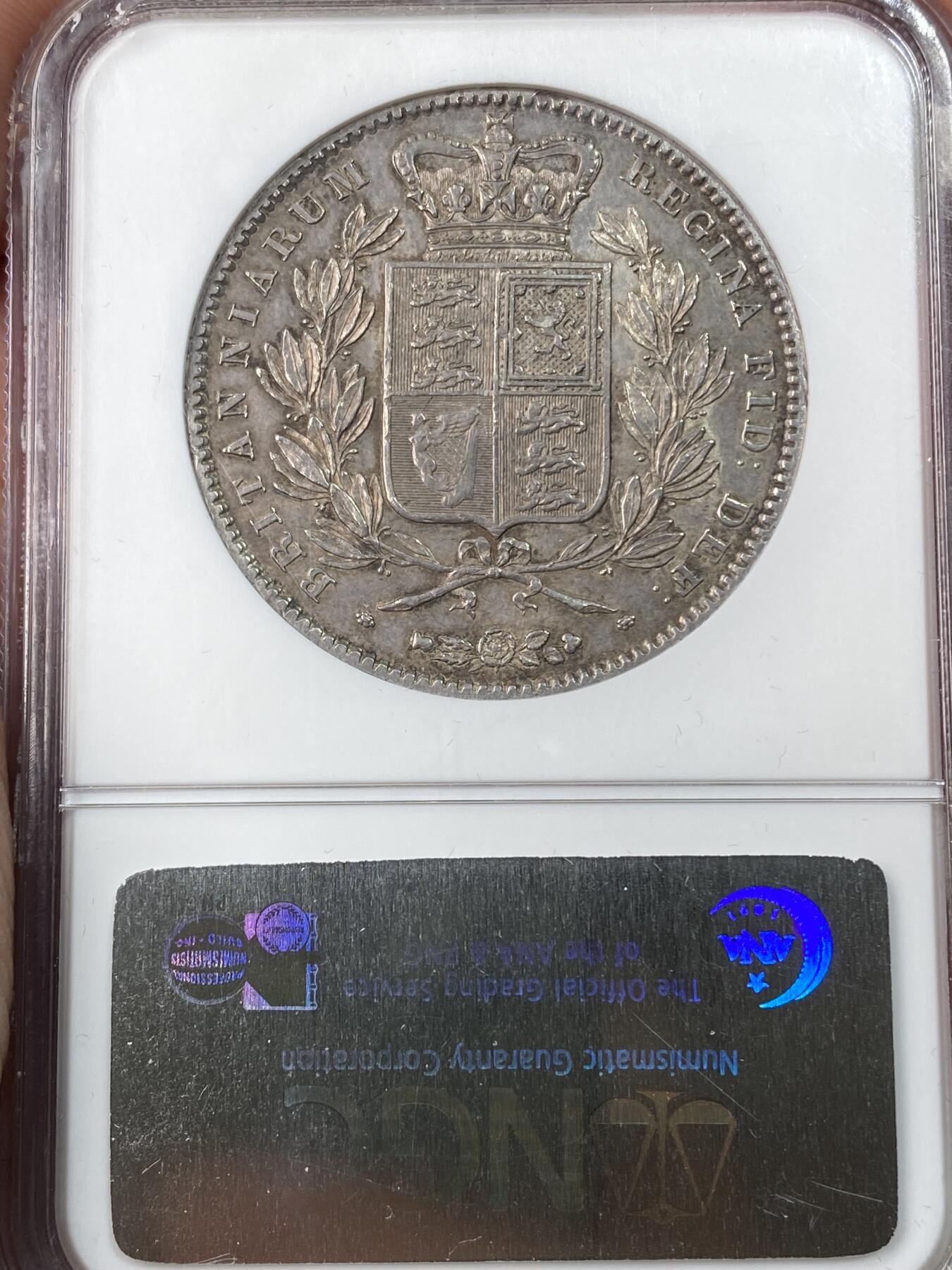 万国钱币拍卖第055期 NGC AU55 1844年英国维多利亚女皇盾徽克朗 英系克朗名誉品种 经典小维青年头像 英伦淡彩包浆 高点深打状态漂亮 NGC老白盒