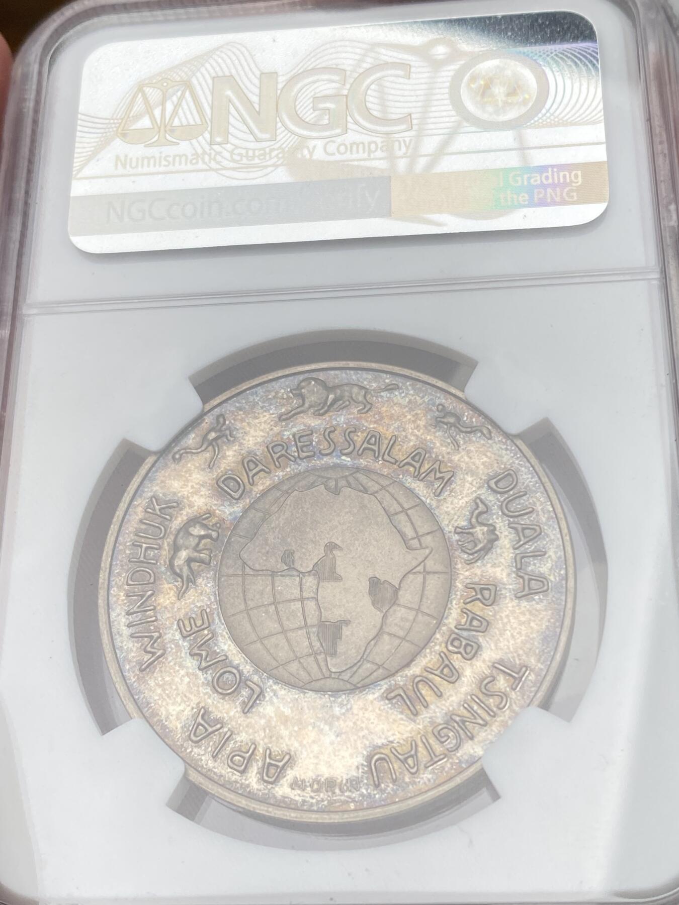 万国钱币拍卖第055期 NGC PF66CAM 1933年德国民族社会主义工人党纪念帝国殖民地50周年精致银章 顶奢深度镜面精致唯一冠军分 背面一圈为当时帝国殖民地所在地 其中包含中国青岛 原味天鹅绒彩