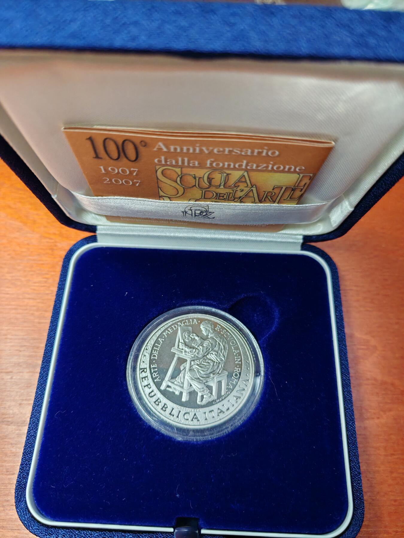 长老汇蛇年精选第七十三场拍卖 2007意大利章牌学校成立百周年10欧元精制银币，22克925银，盒证全，8000枚