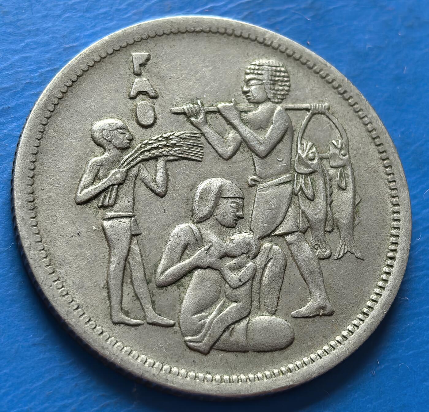 外国优质老铜币银币，周六九点倒数截拍，满百包邮，可寄存半年，喜欢朋友微信扫描二维码可直接参拍