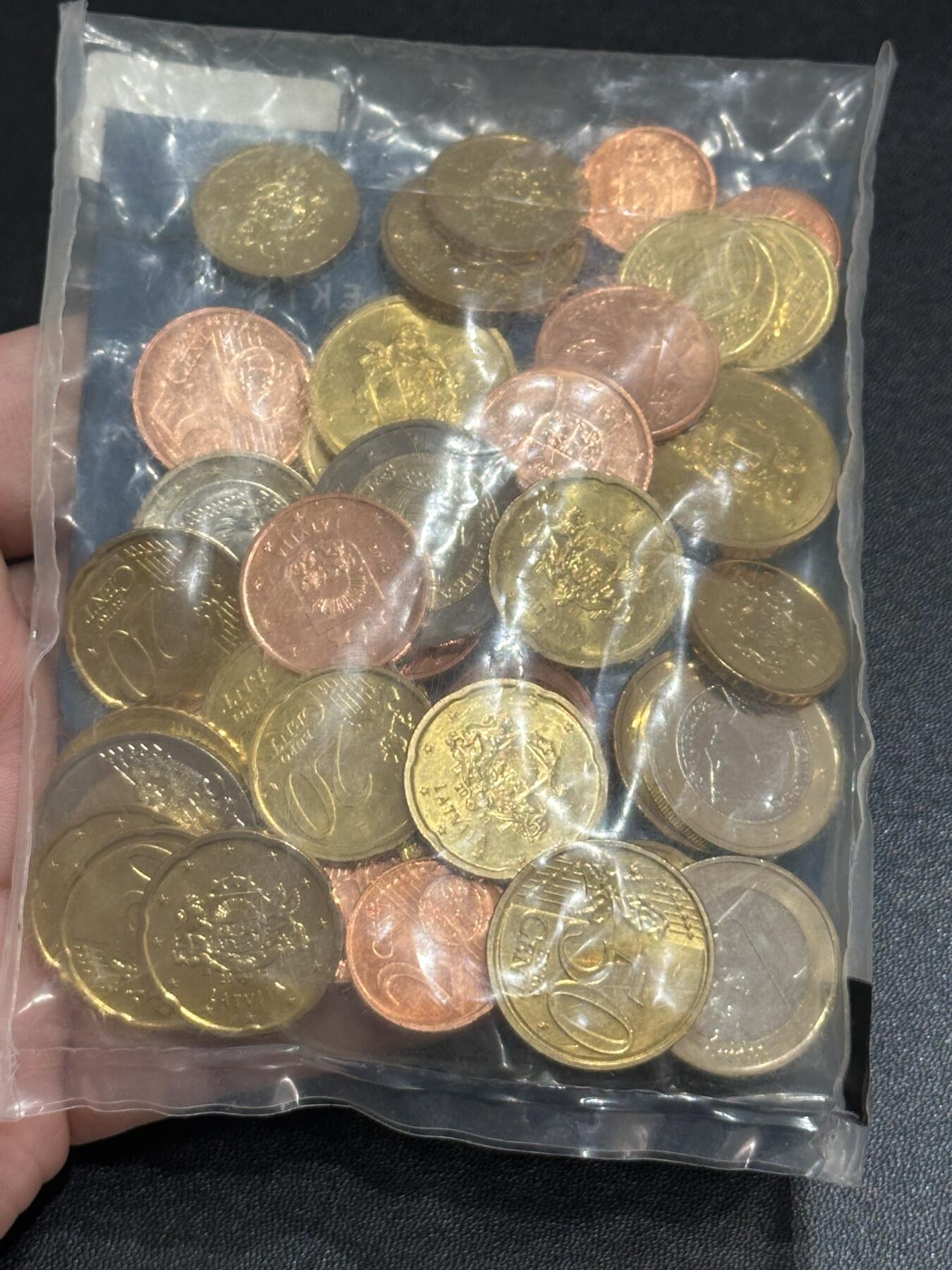 《外钞收藏家》第五百八十五期（精品场）（本平台长期征集拍品、欢迎藏友们联系合作）