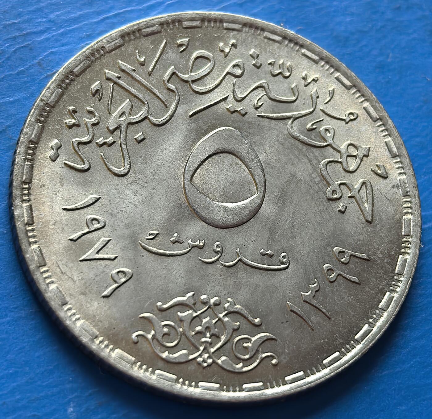 外国优质老铜币银币，周六九点倒数截拍，满百包邮，可寄存半年，喜欢朋友微信扫描二维码可直接参拍