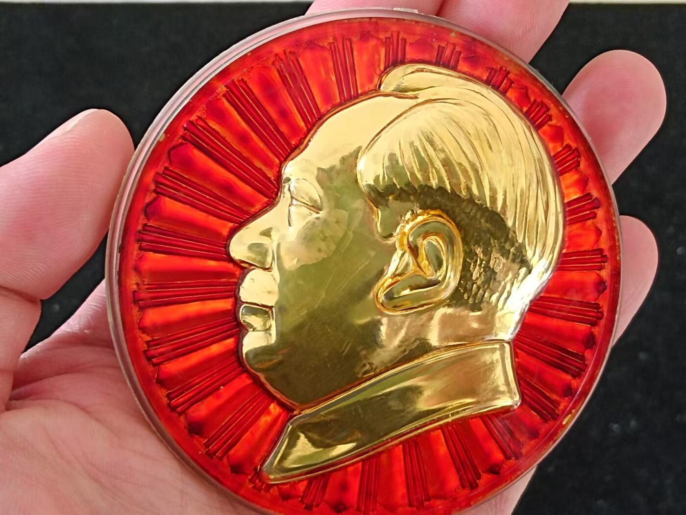 8.4厘米大章毛主席有机像章