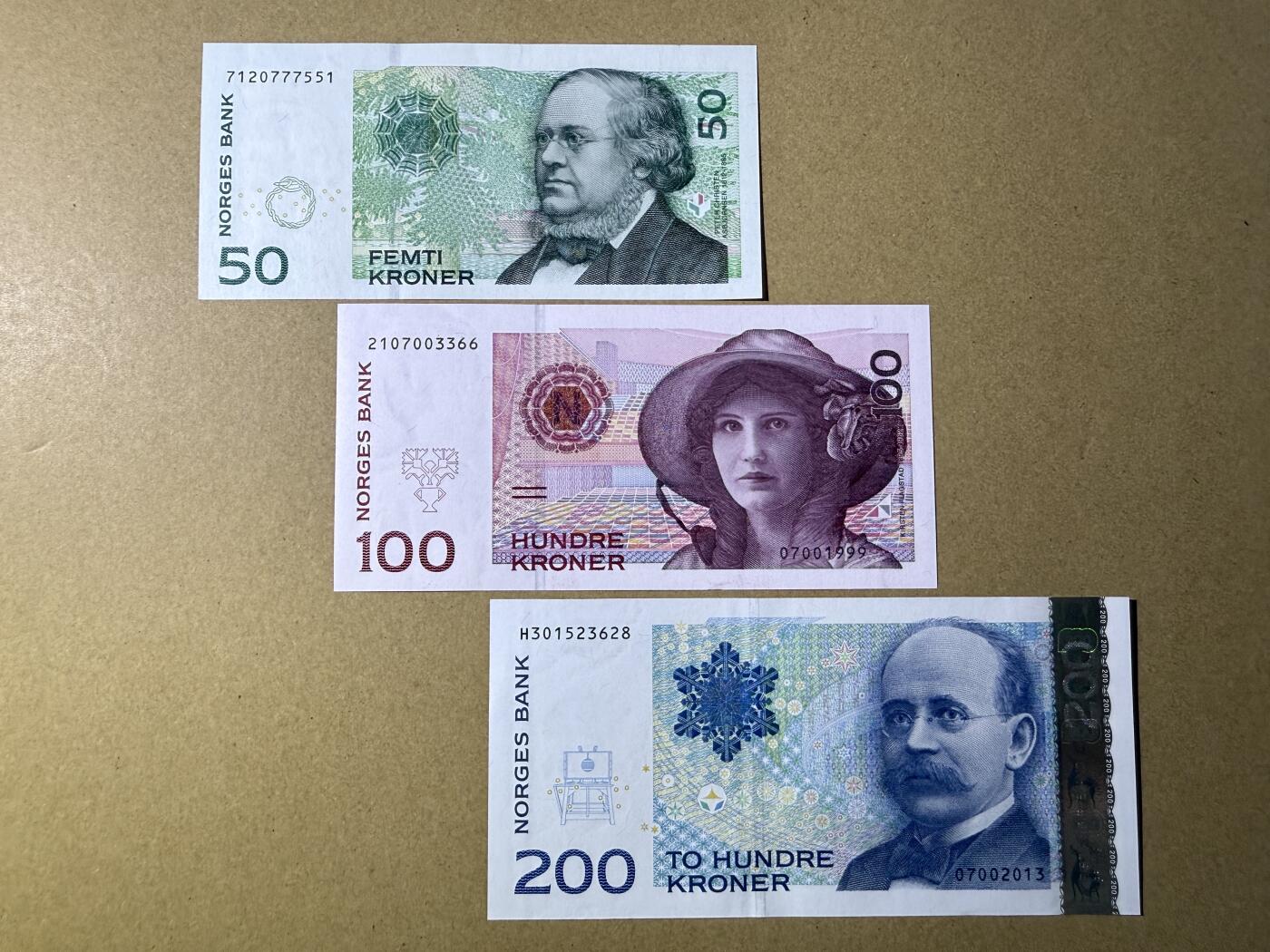 《艾美收藏》第220期-11.16周日外币畅拍场 挪威50、100、200克朗3张 UNC 原票绝品 全程无4