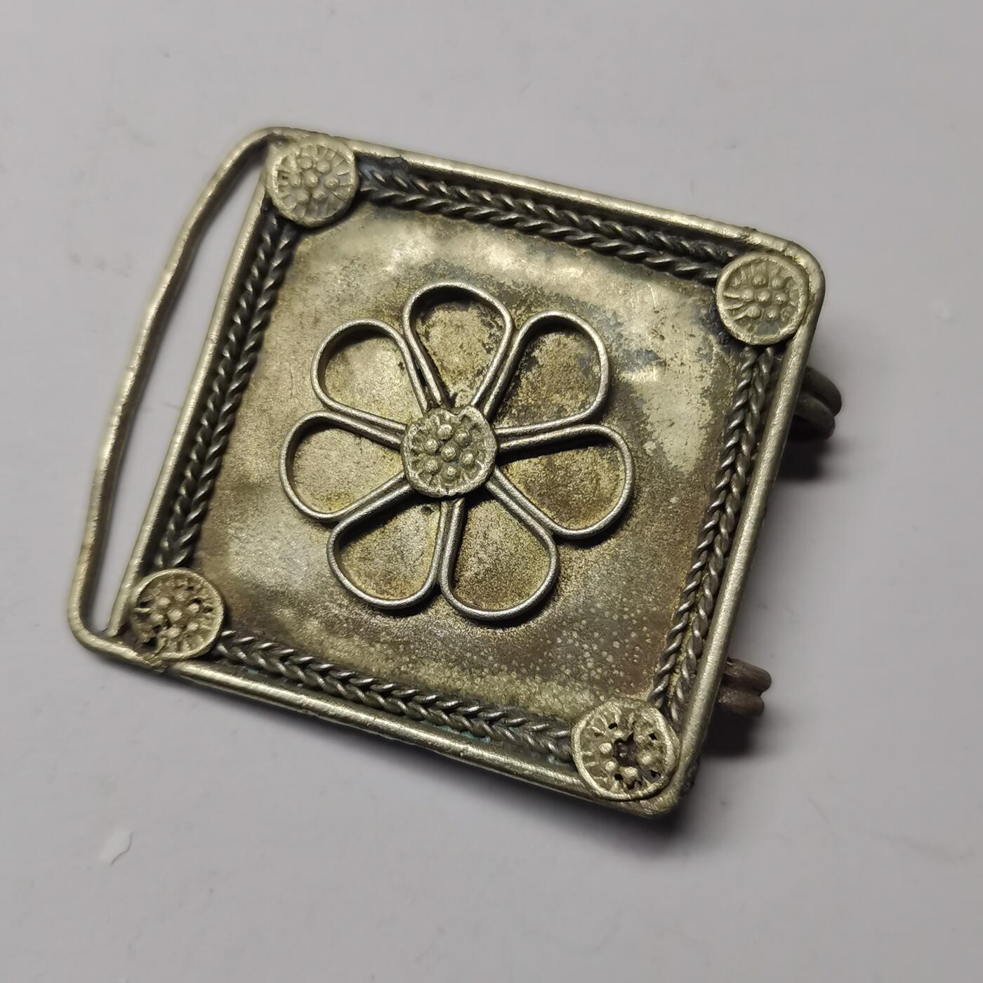 藏珍品阁专场80期 民国老银梅花型扣