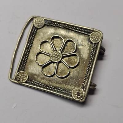 藏珍品阁专场80期 - 民国老银梅花型扣