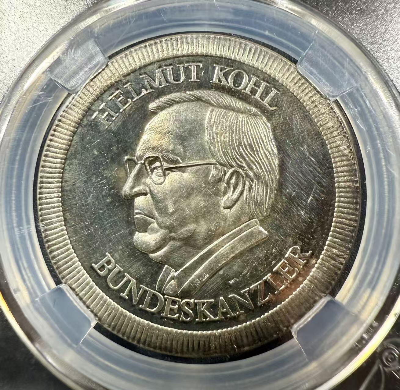 七河·世界币章小拍（总第27期） F 末任西德总理赫尔穆特.科尔高浮雕精制纯银纪念章