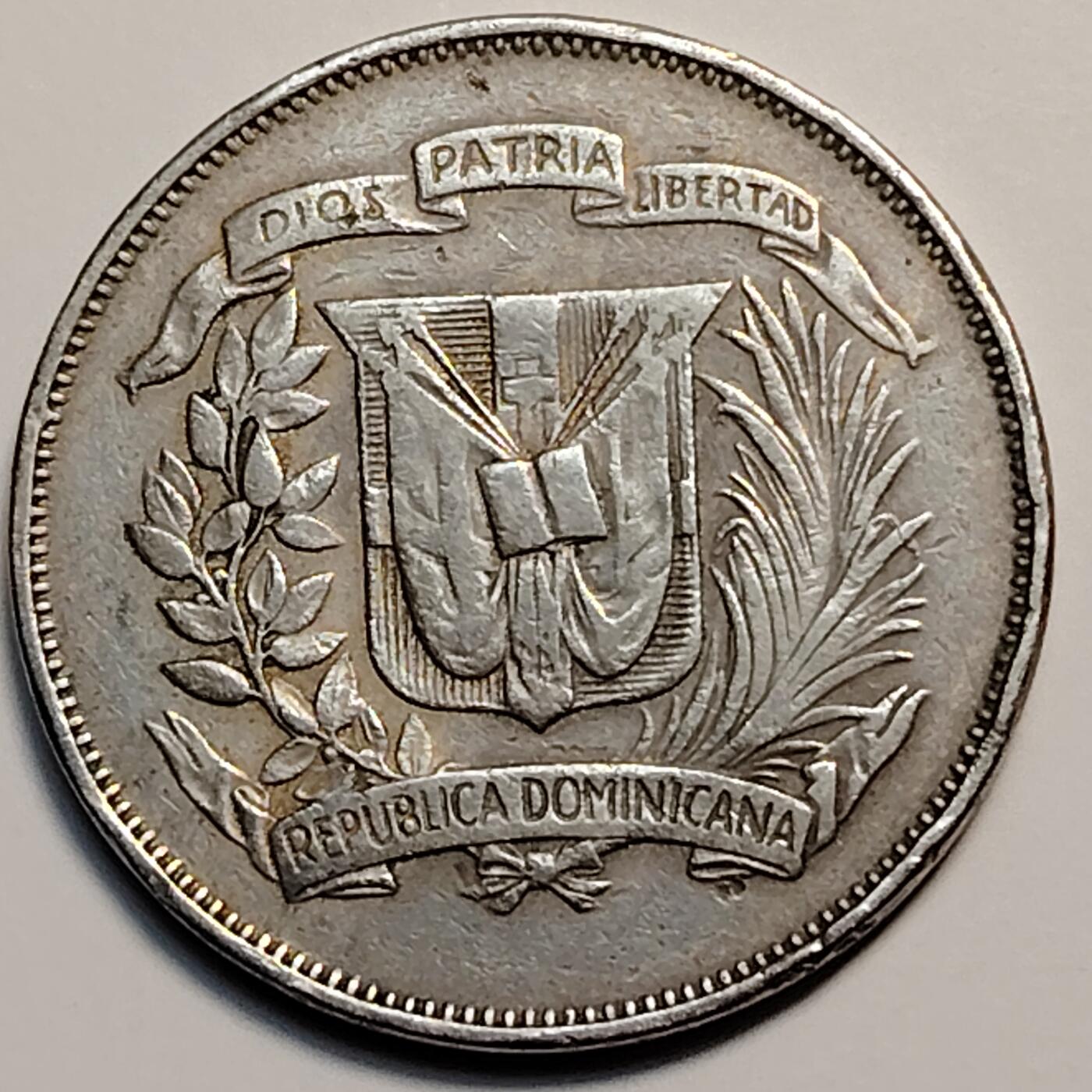 布加迪🐬～世界钱币(上海)🌾第 259 期 /  各国套币和散币 多米尼加🇩🇴 1967年 1/2比索 30.5mm