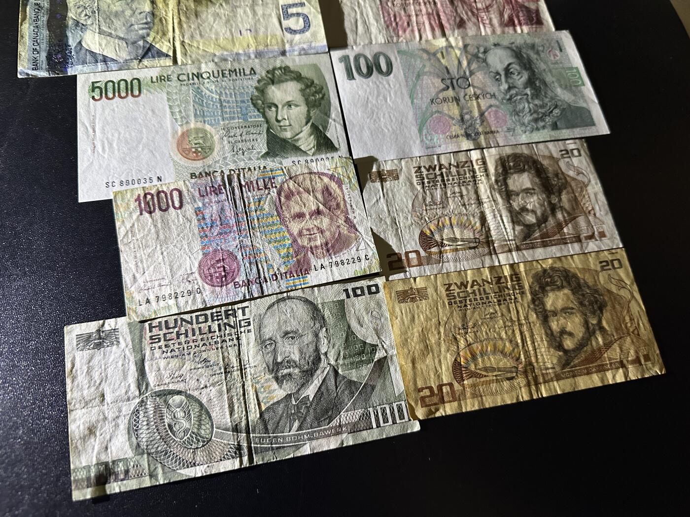 《外钞收藏家》第五百八十五期（精品场）（本平台长期征集拍品、欢迎藏友们联系合作）