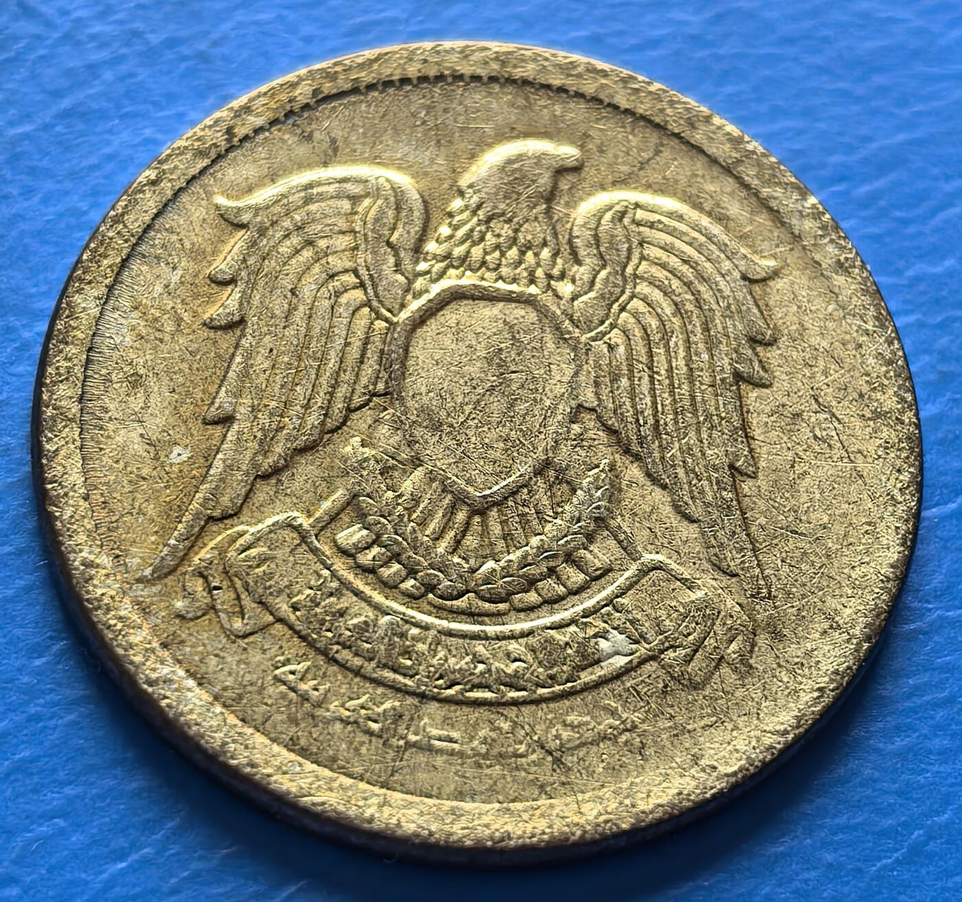 外国优质老铜币银币，周六九点倒数截拍，满百包邮，可寄存半年，喜欢朋友微信扫描二维码可直接参拍