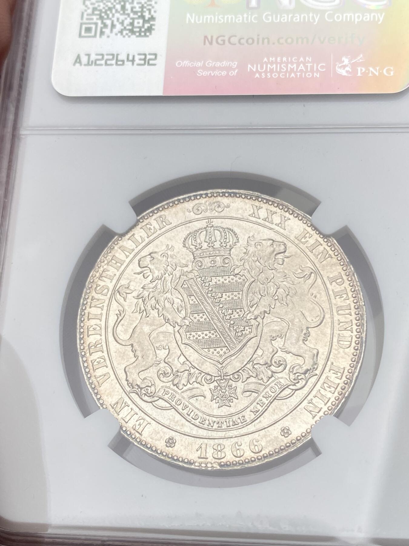 万国钱币拍卖第055期 NGC MS64 1866年德国萨克森双狮流通1泰勒 好品难得的流通品种 双狮护盾设计感满分 淡红色环彩转光近BU状态 顶级收藏品质