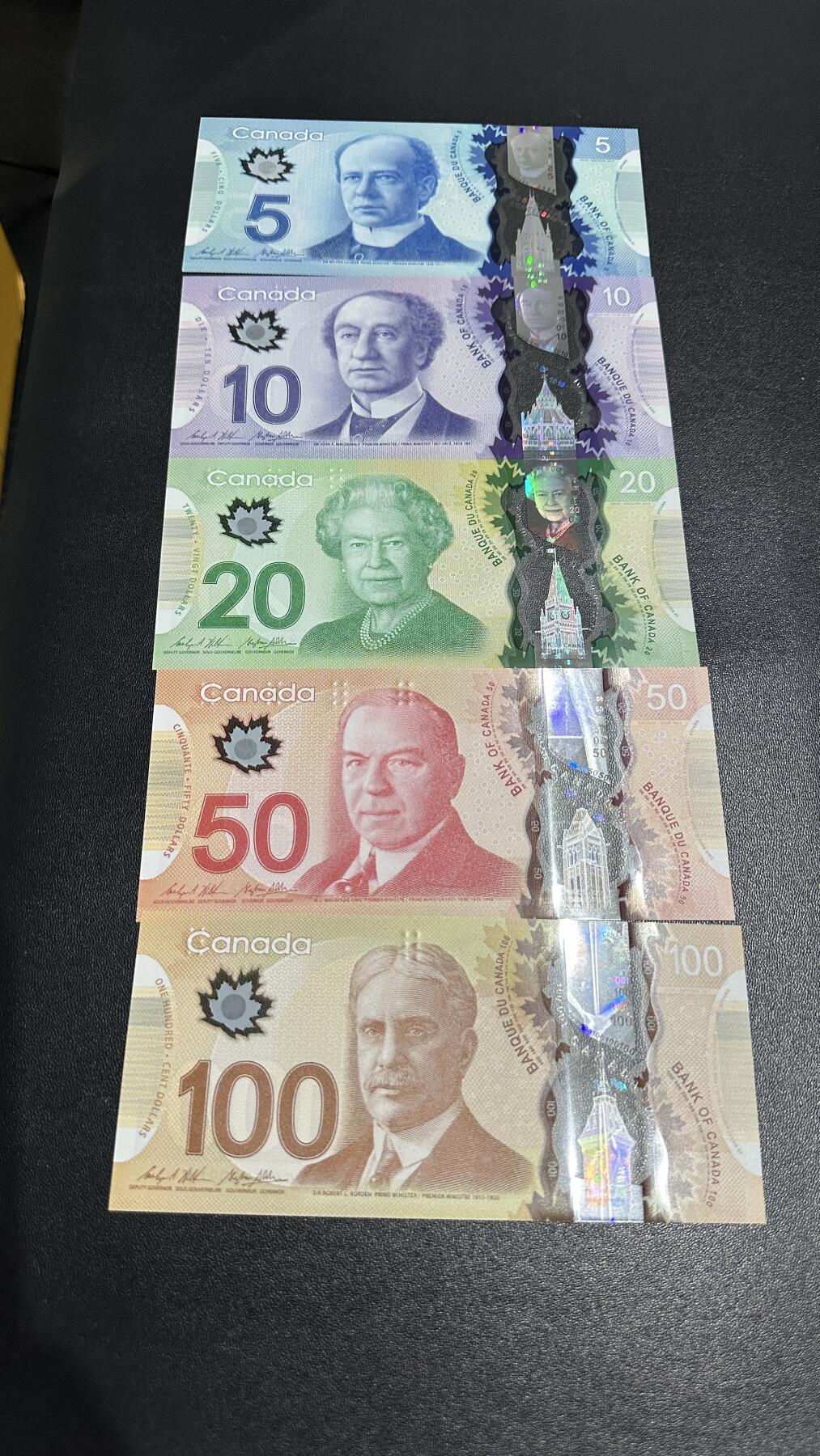 《外钞收藏家》第五百八十五期（精品场）（本平台长期征集拍品、欢迎藏友们联系合作）