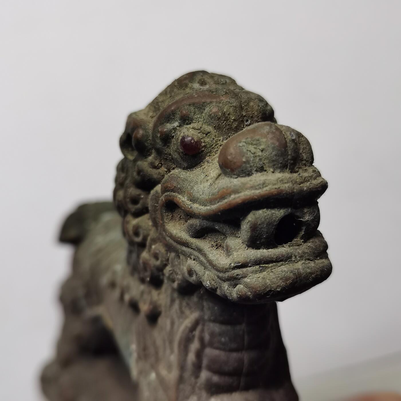 藏珍品阁专场80期 民国老铜狮子摆件，眼珠镶红宝石