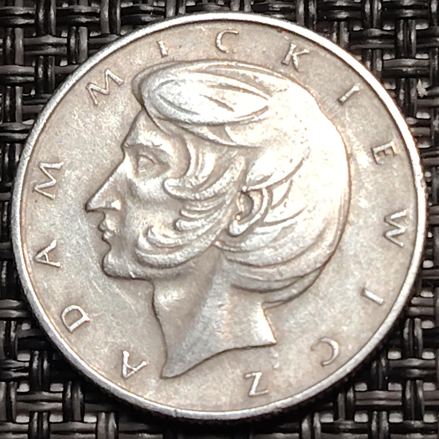 布加迪🐬～世界钱币(上海)🌾第 259 期 /  各国套币和散币 波兰🇵🇱 1975年10兹罗提 诗人迈克尔纪念币 25mm